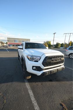 Toyota tacoma TRD off road 4D 6ft