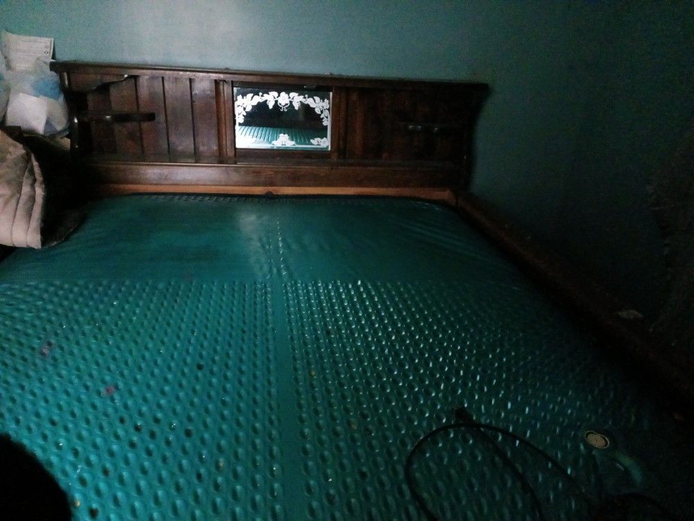 Queen Sized Waterbed With Mattress And Headboard Comes With Dresser Drawers Built Into Frame