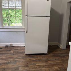 GE Refrigerator. Great Condition!  100.00