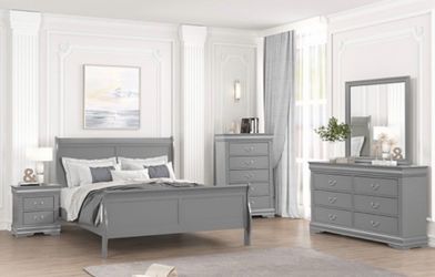 Timeless Transitional Grey Queen Bedroom Set with Chest