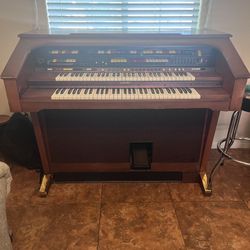 Lowrey Organ