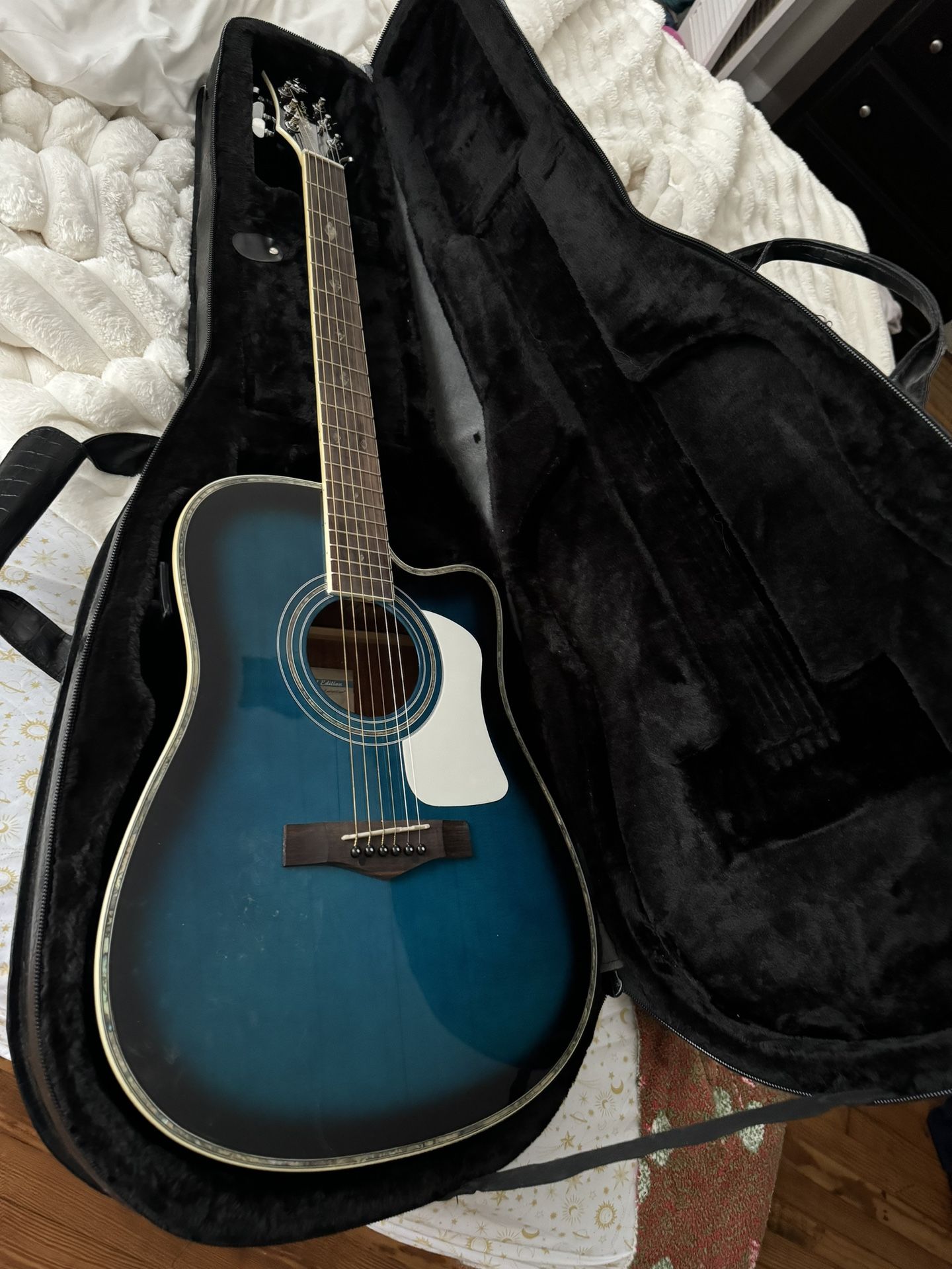 Limited Edition Randy Jackson Acoustic/Electric Guitar With Amp