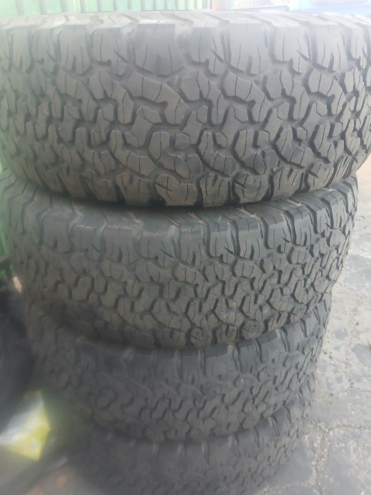 LT285/75R17 Bfgoodrich Ko2 Tires (4)