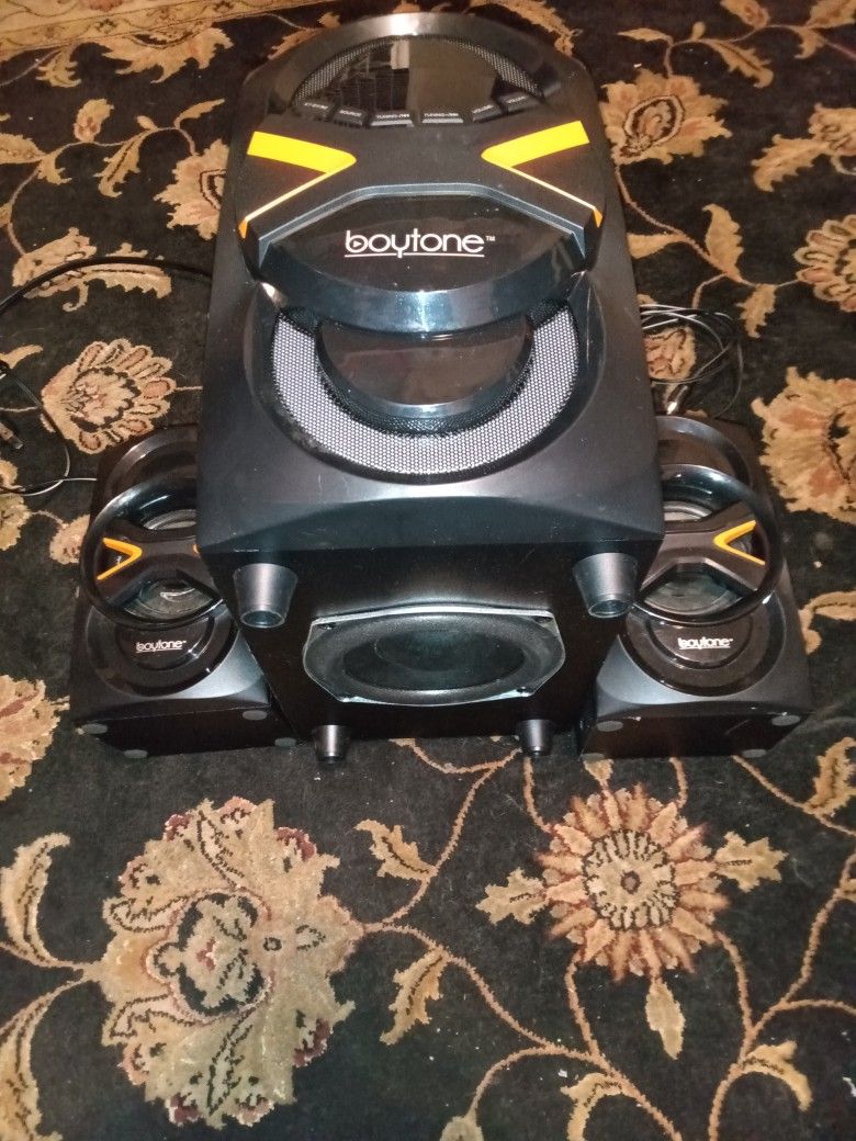 Boytone Stereo System With Subwoofer. 