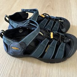Women’s Size 5 (Youth 3) Keen Waterproof Hiking Sandals 