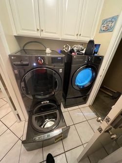 LG Washer & Dryer with pedestal washer and drawer