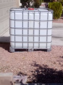 IBC Tote 275 Gallon Water Tank