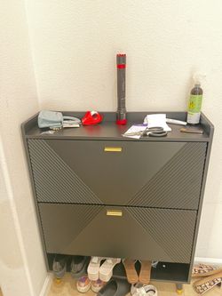 Shoe cabinet