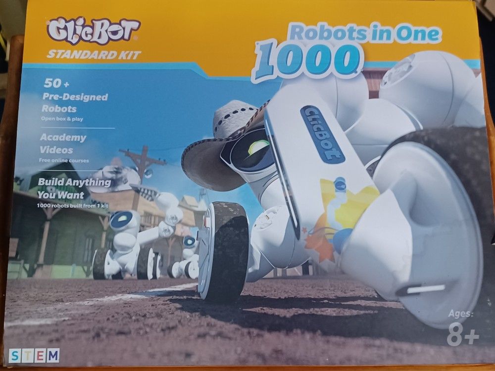 Clicbot Standard Kit 1000 Robots In One (Used/Great Condition) for Sale ...
