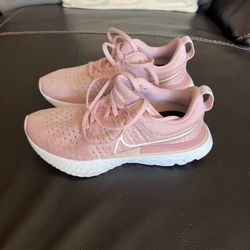 Barely Worn Girls Nike’s