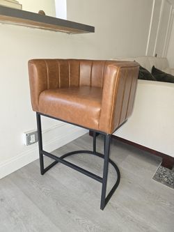 Accent chair / bar stool