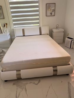 Almost new bedroom set