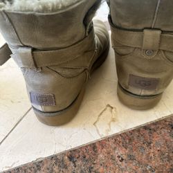 Ugh Women Boots Size 9.5