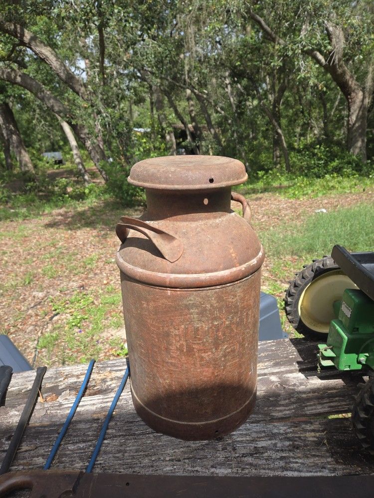Hortons 10 Gallon Milk Jug