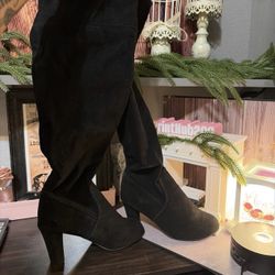 High Knee Black Boot 