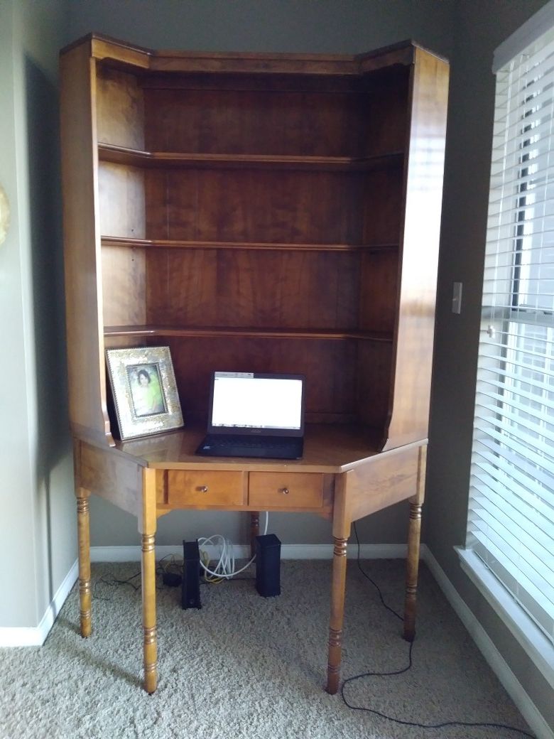 Ethan Allen corner desk and hutch