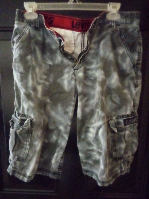 Levi's boys size 18 cargo shorts blue tye dye style.