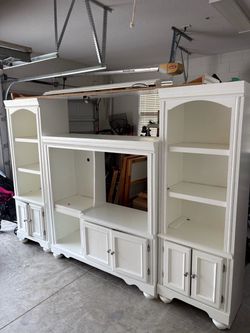 Entertainment center