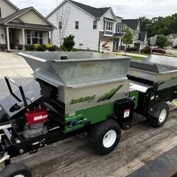 Earth & Turf 100SP Self-Propelled Topdresser Spreader