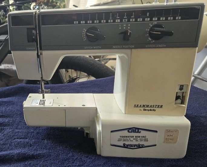 SeamMaster 200 Sewing Machine By Simplicity Decorative Embroidery Stitches 