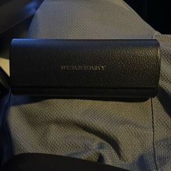 Burberry Sun Glasses/glasses