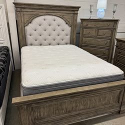 Beautiful Queen Size Bed
