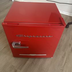 Frigidaire Retro Mini Fridge