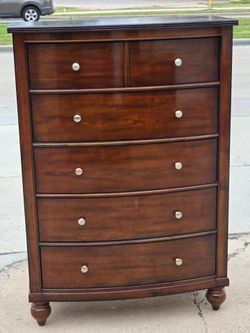 DRESSER