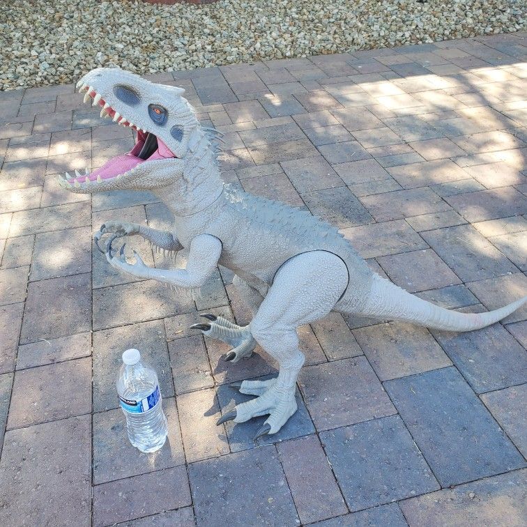 Mattel Jurassic World Camp Cretaceous Super Colossal Indominus Rex Dinosaur Toy, Action Figure at 3.5 Feet Long with Eating Feature, for Kids T-Rex