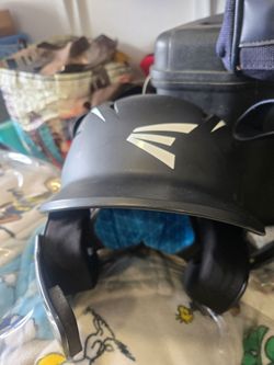 Lefty batters helmet