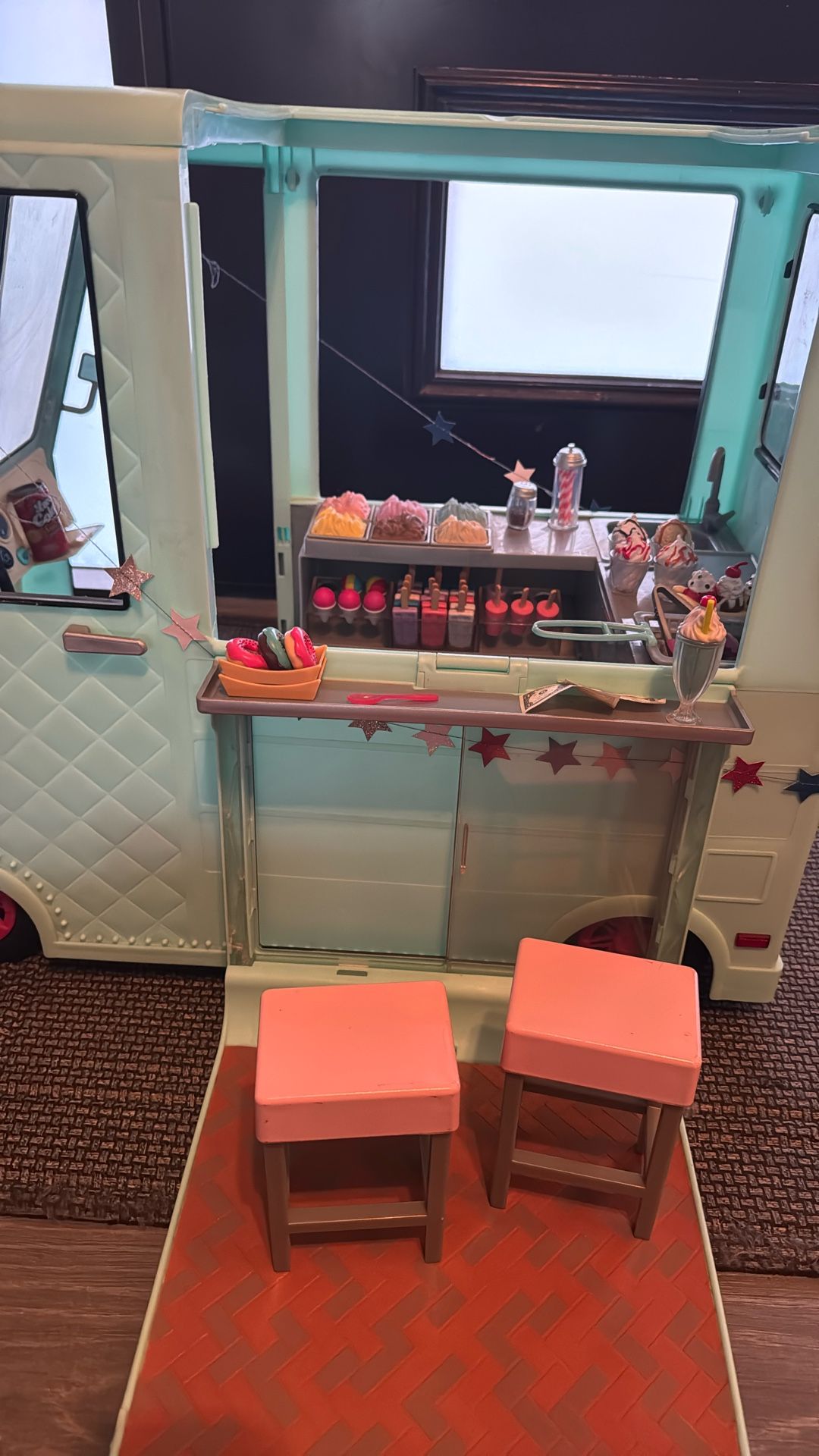 Ice Cream Truck With Accessories!