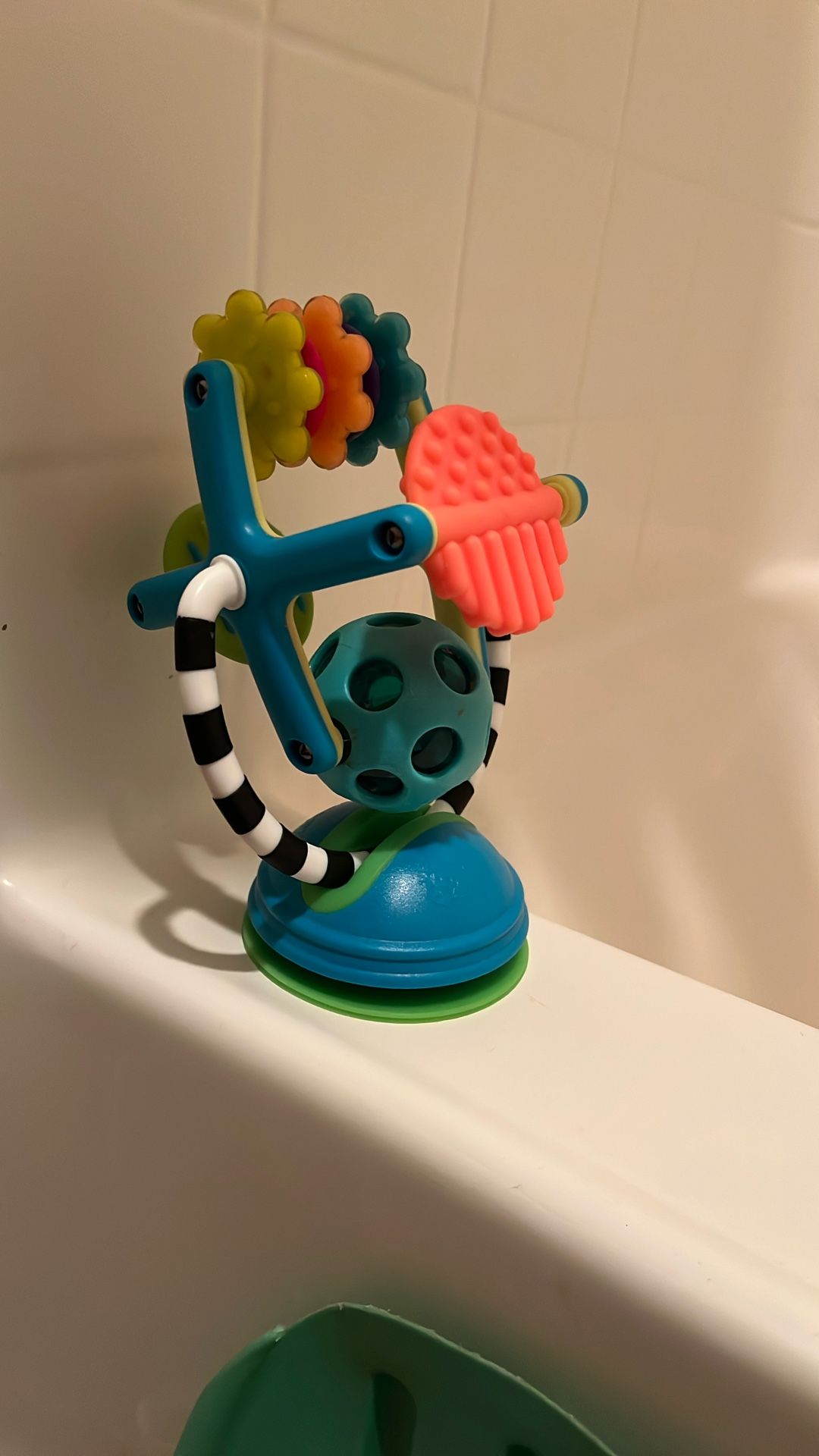 Bay Infant Toy Suction