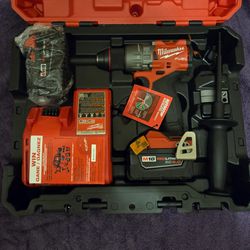 Milwaukee Fuel M18 Hammer Drill Kit Set 