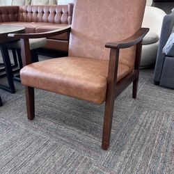 Mid-Century Faux Leather Armchair – Solid Wood Legs, Brown, Modern & Comfortable 🤎🪑