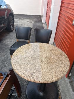 Garnet Table W Two Chairs