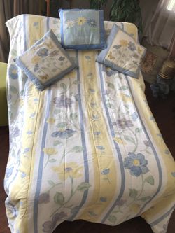 Twin size bedding, comforter and three matching pillows