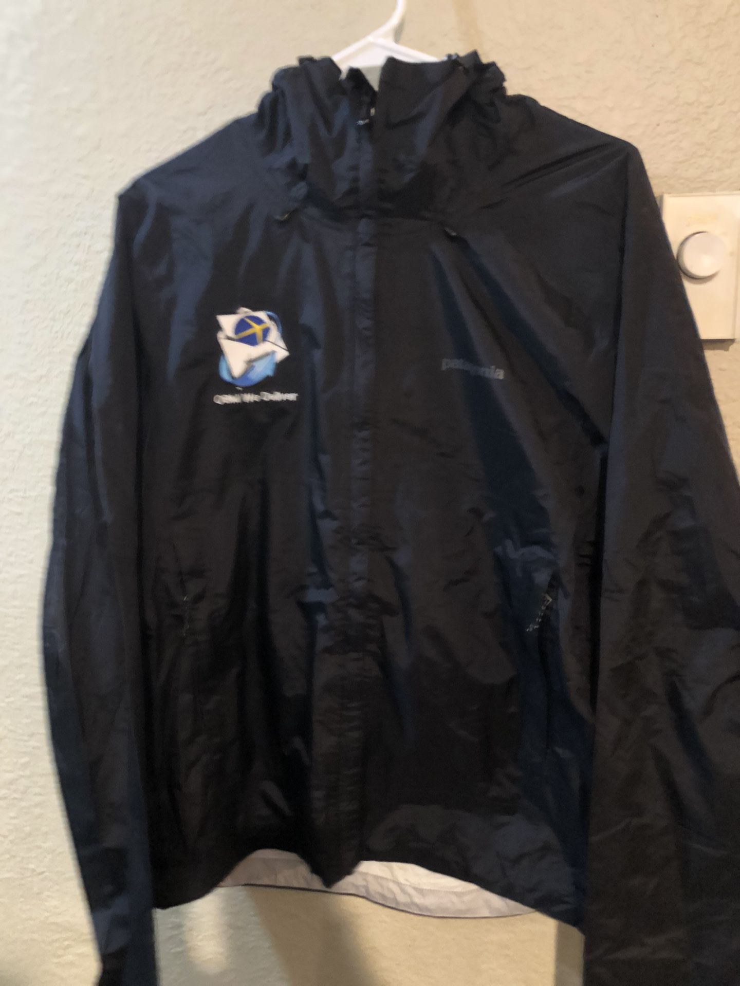 Patagonia Men’s Rain Jacket With Logo M