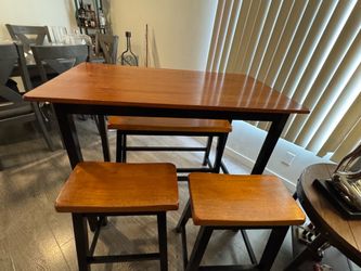 Moving Sale  counter-height dining table with 4 matching backless stools,
