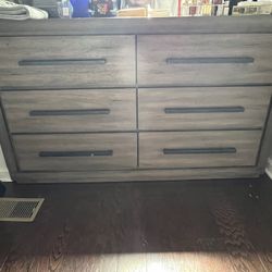 Bedroom dresser With Drawers 