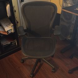 Herman Miller Aeron Classic Office Chair - Graphite Size C