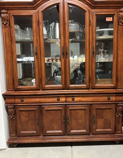 China Cabinet Hutch