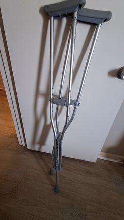 Brand NEW crutches