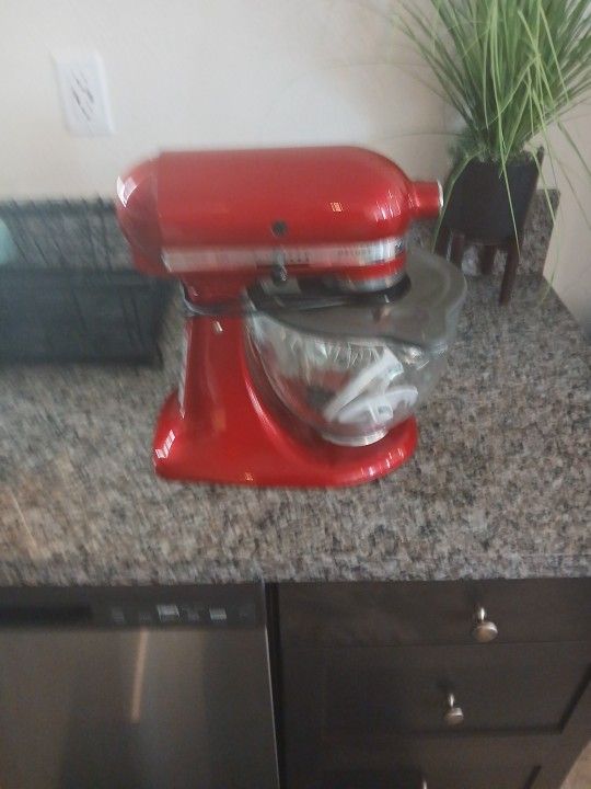Five hundred watt kitchenaid stands mixer