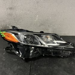 2018-2019-2020 TOYOTA CAMRY RIGHT HEADLIGHT OEM USED