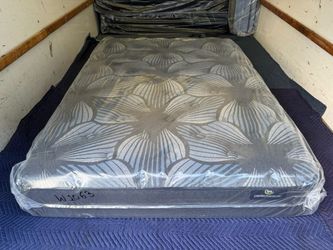 Serta perfectsleeper Queen Mattress - LIKE NEW! Delivery Available