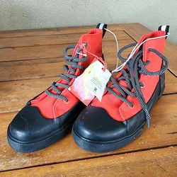 Hunter Kids size 2 red water repellent rain boots shoes