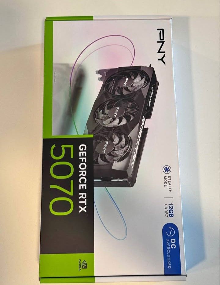 PNY - GeForce RTX 5070 12GB OC GDDR7 PCI Express 5.0 Graphics Card with Triple Fan - Black