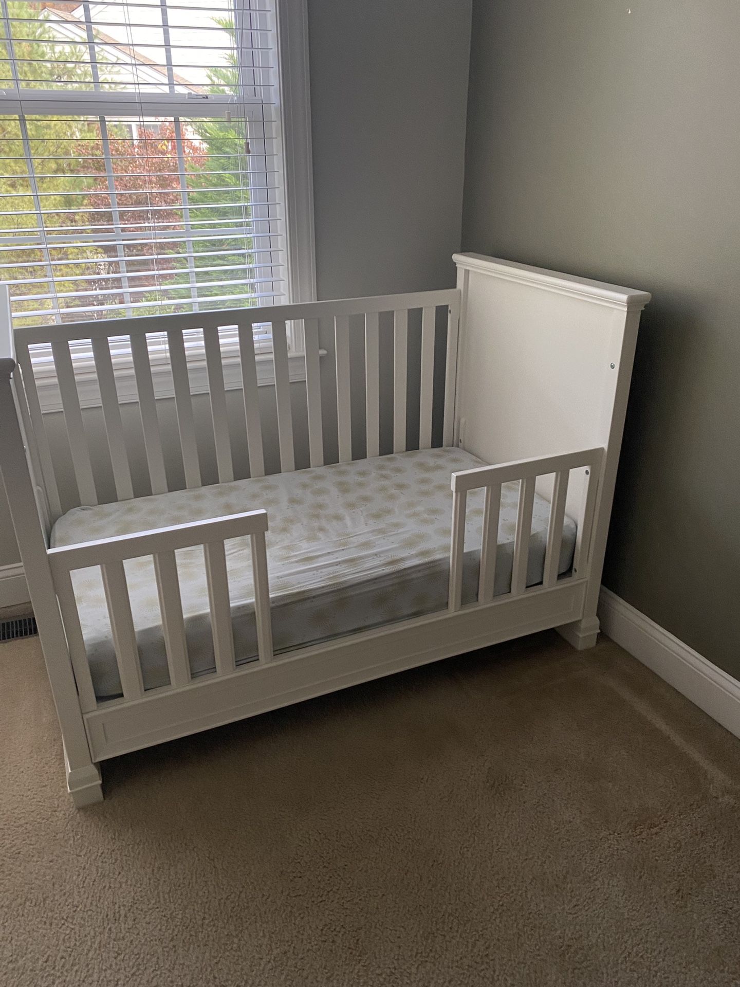 Pottery Barn Crib With Convertible Toddler Railing And Mattress