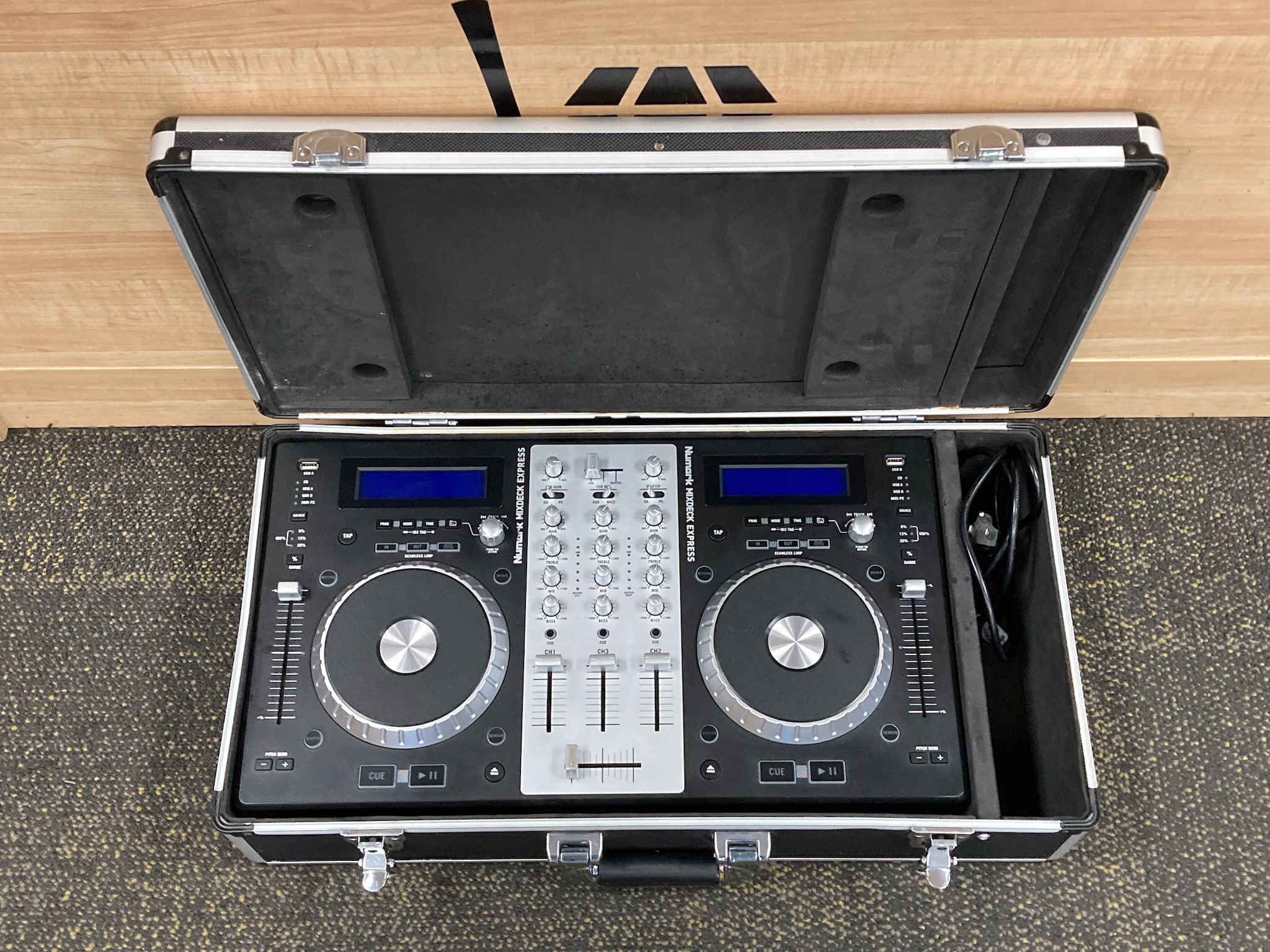 Numark Mixtrack Pro Digital DJ Controller with Case