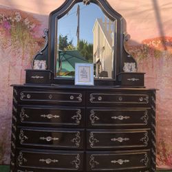 Traditional Victoria Long Dresser And Large Mirror Colors Black And Silver ! Refurbished 🌺